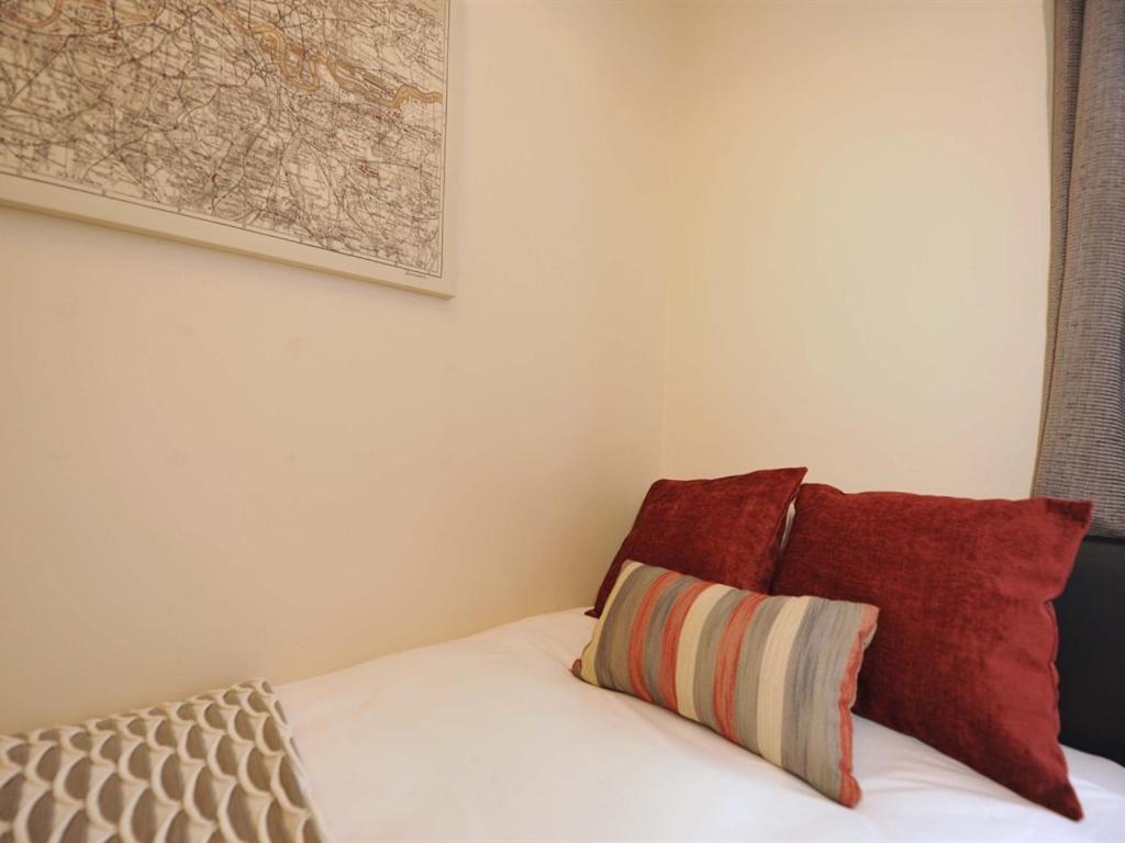 Gail'S Guest House Barry Bilik gambar