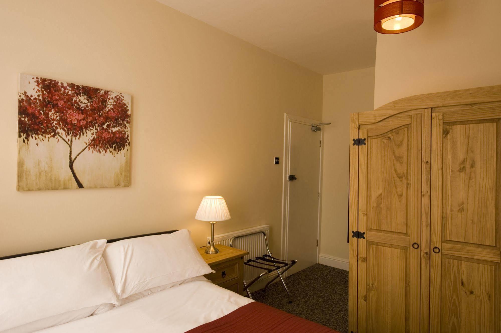 Gail'S Guest House Barry Luaran gambar